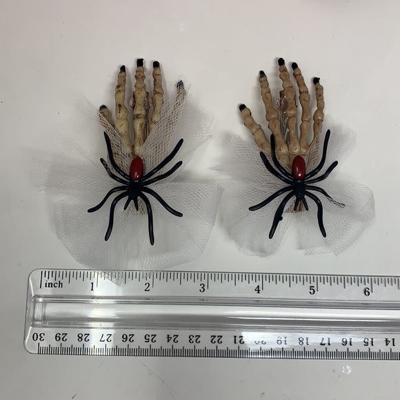 3” creepy hair clips skeleton hands with black widow spider 🕷 made by me NEW - Picture 6 of 17
